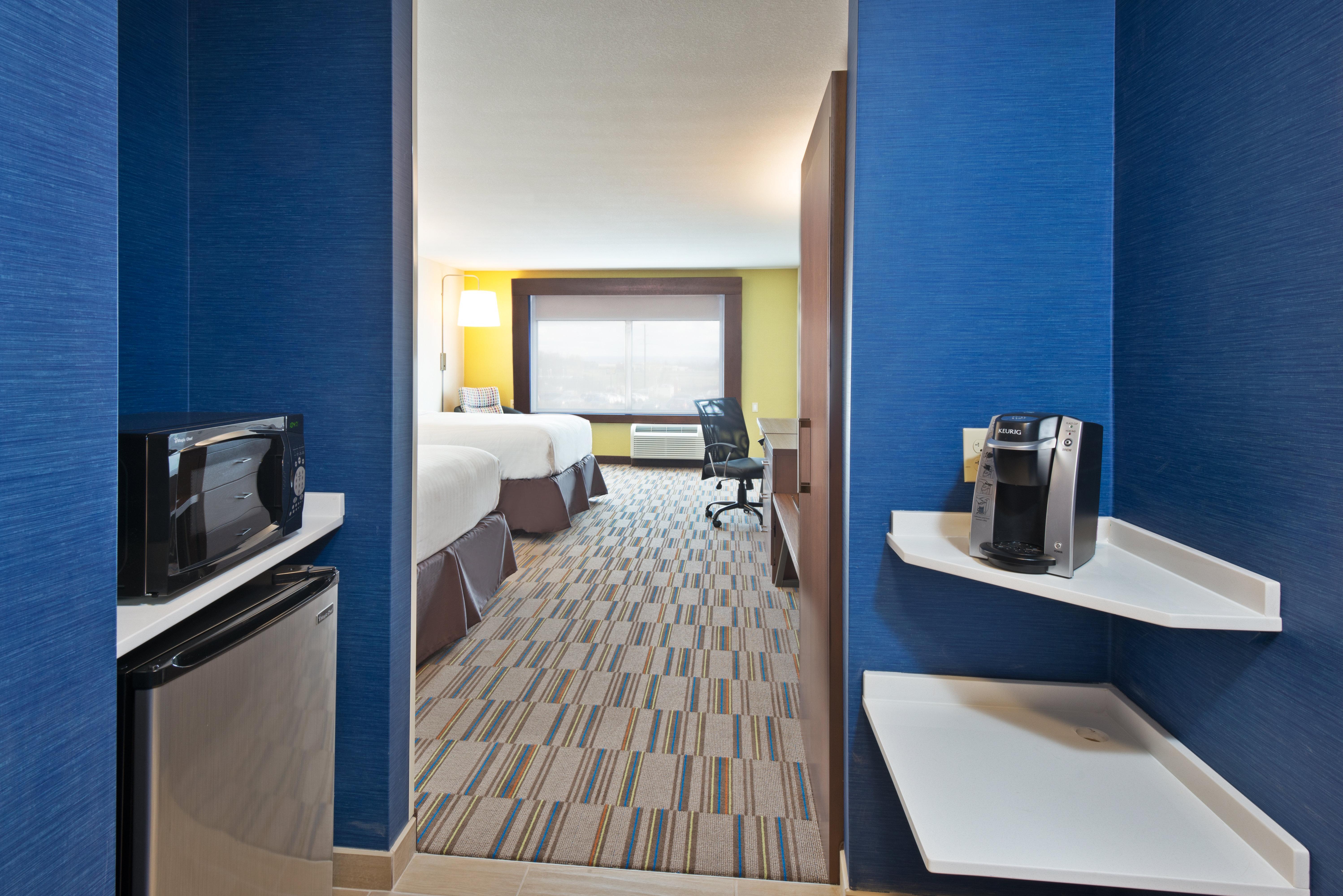 Holiday Inn Express & Suites Uniontown By Ihg Exterior foto