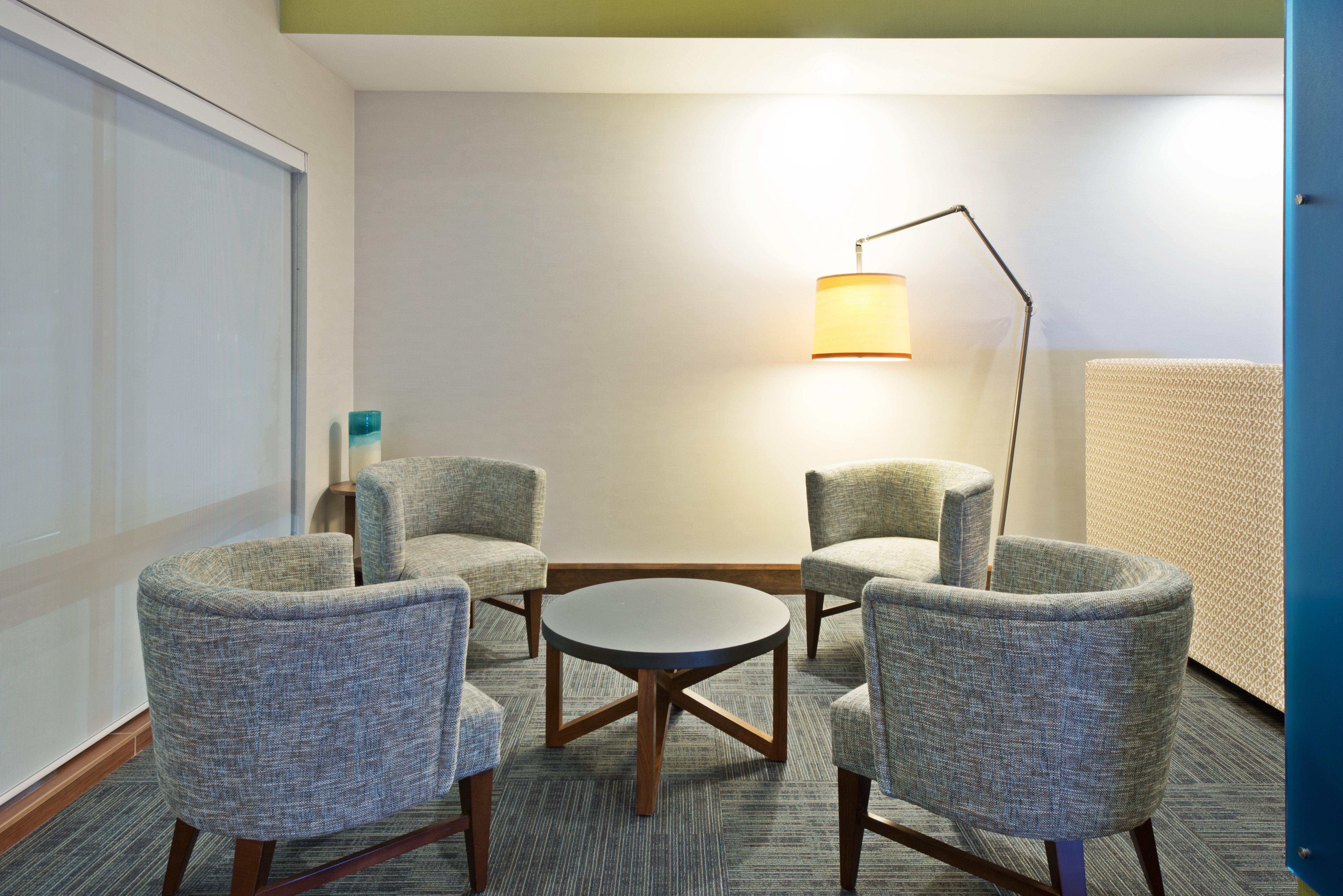 Holiday Inn Express & Suites Uniontown By Ihg Exterior foto