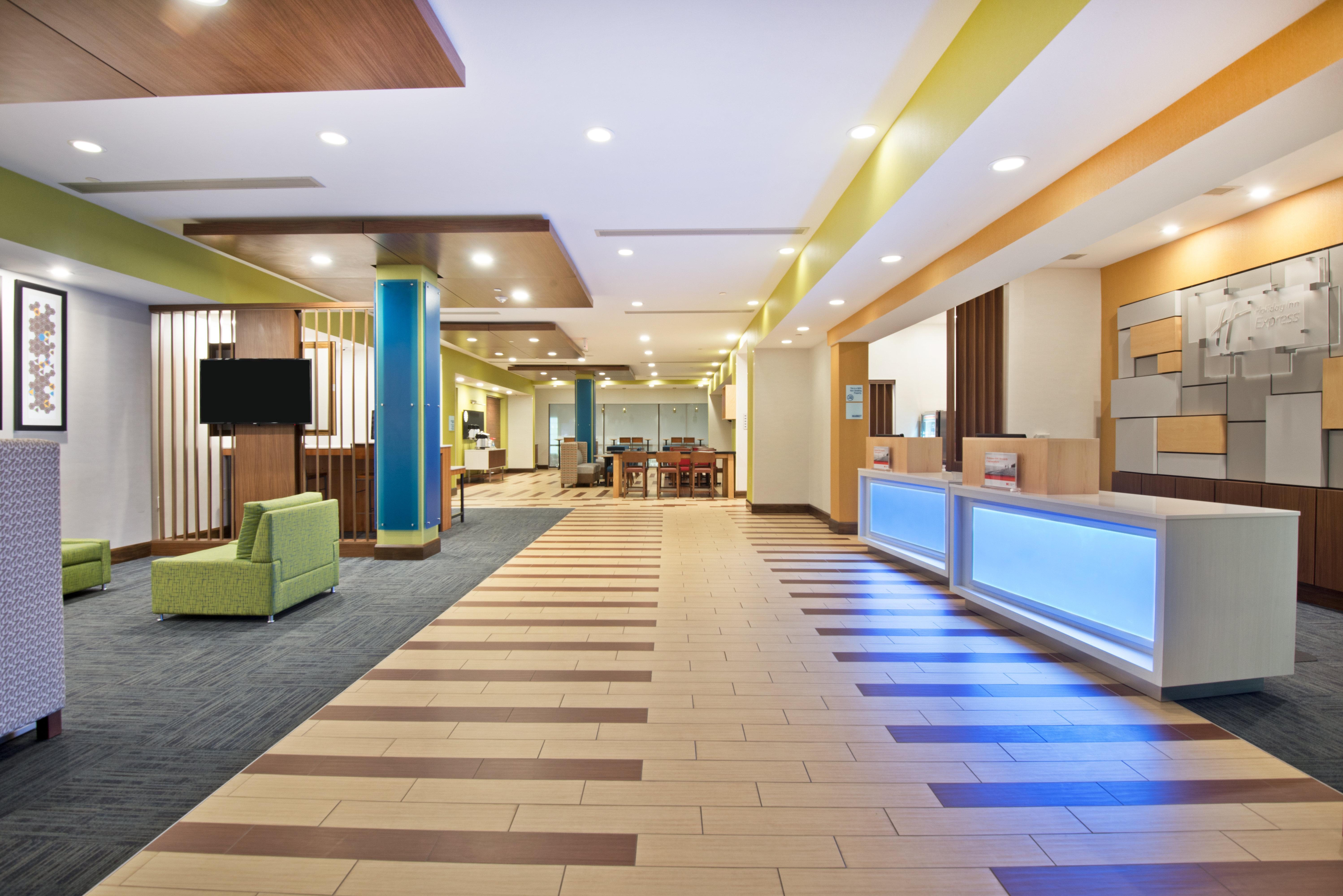 Holiday Inn Express & Suites Uniontown By Ihg Exterior foto
