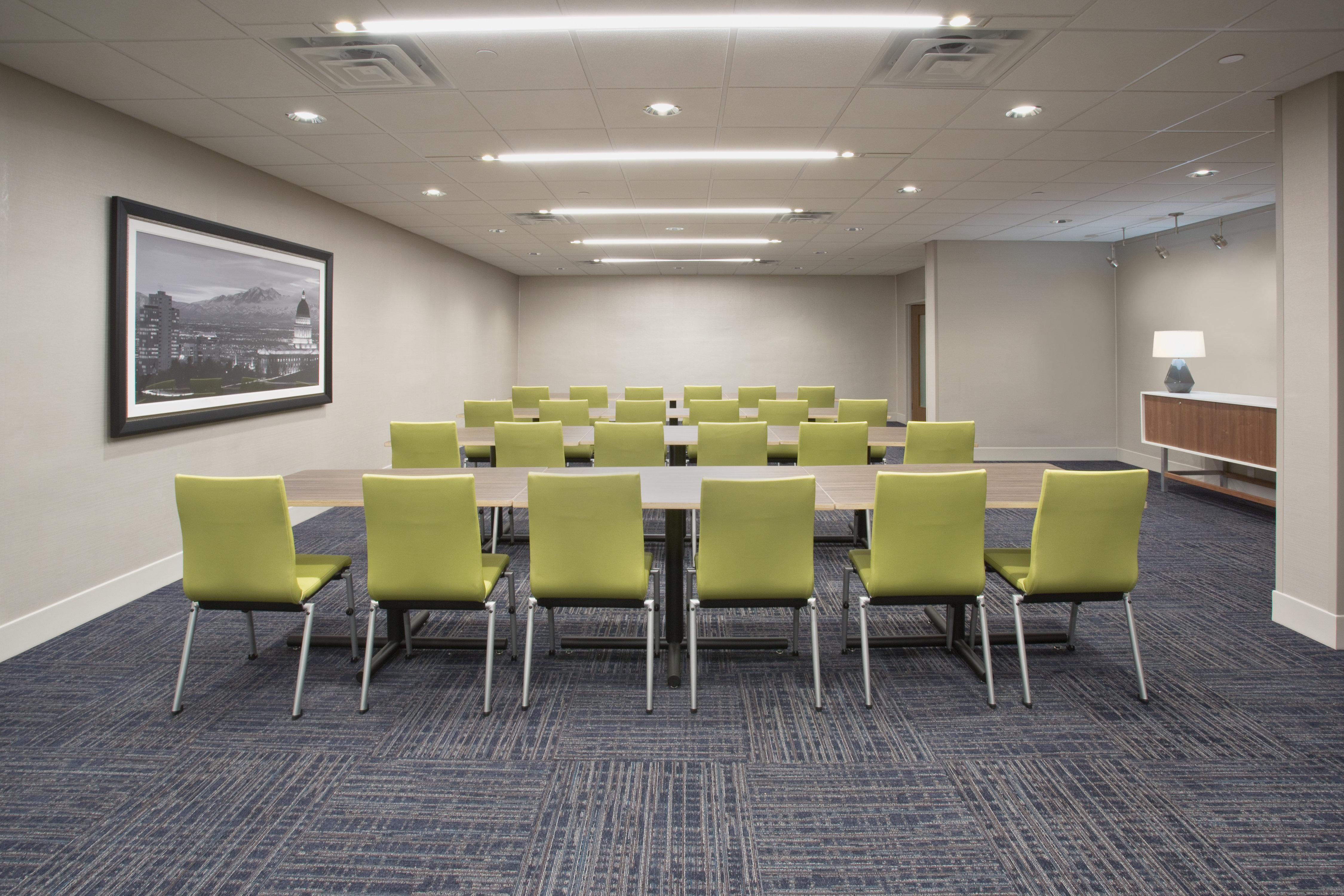 Holiday Inn Express & Suites Uniontown By Ihg Exterior foto