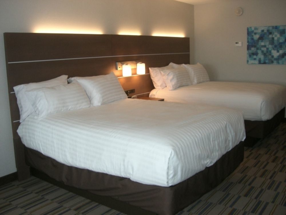 Holiday Inn Express & Suites Uniontown By Ihg Exterior foto