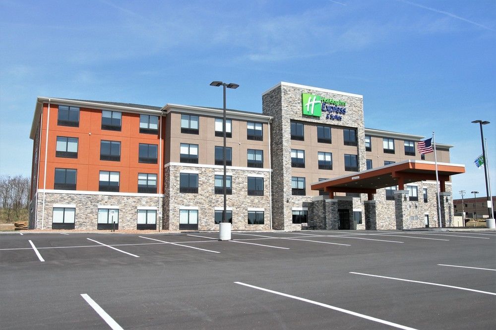 Holiday Inn Express & Suites Uniontown By Ihg Exterior foto